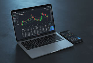 Historial de operaciones y rendimiento de fondos monitoreados en el seguimiento de actividad